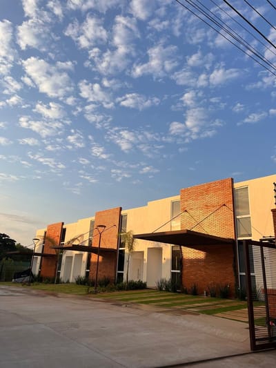 Alquilo Dúplex en barrio cerrado. 