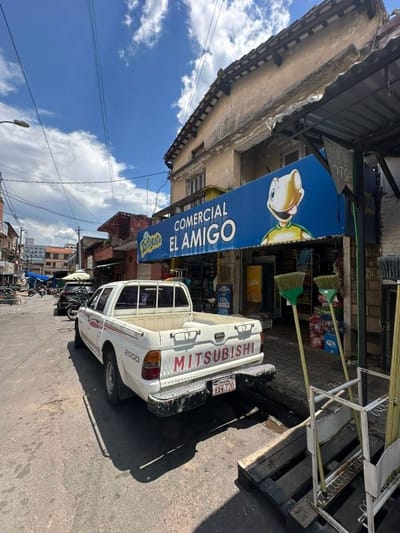 EN VENTA! Local comercial de 2 plantas, en zona Mercado 4