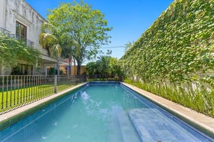 Casa de 6 habitaciones con Piscina, Cancha de Padel/ Básquet en Asunción 