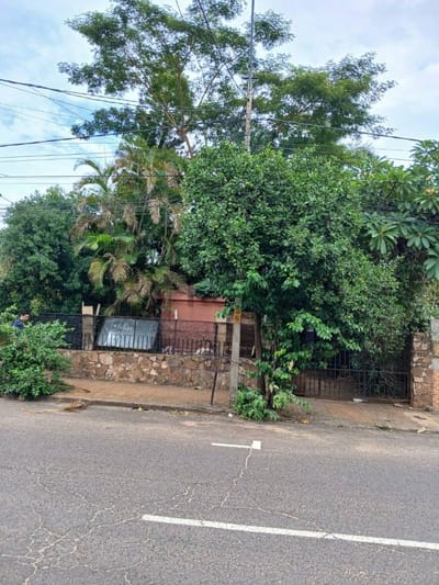 VENTA TERRENO CON CASA A DEMOLER