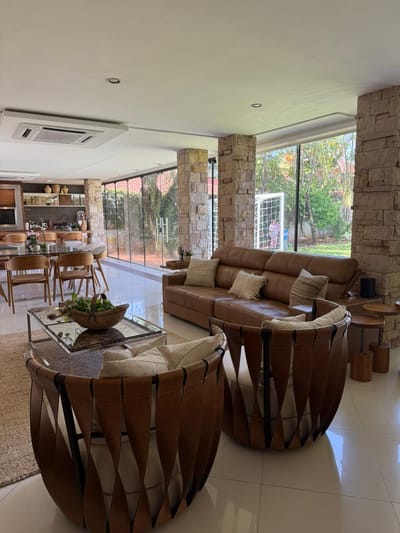 VENDO AMPLIA Y HERMOSA RESIDENCIA EN BARRIO LOS LAURELES-ASUNCION