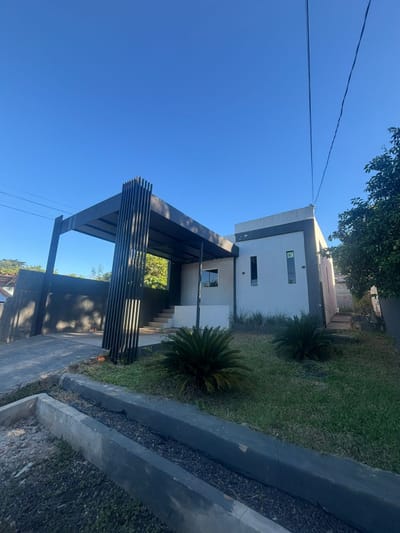 Vendo casa Minimalista de 3 habitaciones detrás del shopping Mariano 