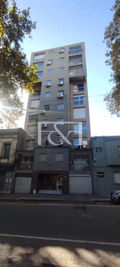 Venta De Apartamento 2 Dormitorio A Pasos De La Rambla