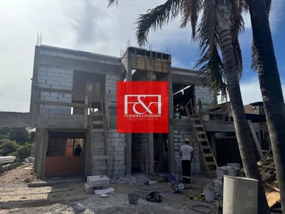 Casa en venta c/ cochera en Shangrilá