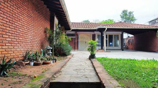 EN VENTA 3 CASAS EN BARRIO JARA ubicada en terreno de 1.180m2 