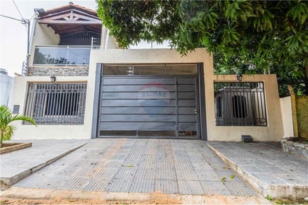 Amplia residencial en zona residencial
