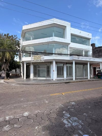 Edificio comercial en alquiler