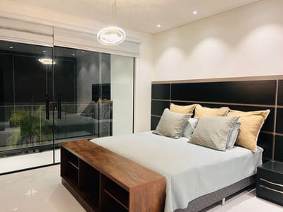 CASA AMOBLADA EN ALQUILER, EN CONDOMINIO EN URUBO