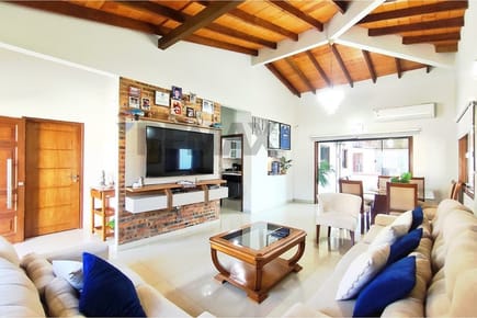 VENDO HERMOSA CASA EN SAN LORENZO   J.A.