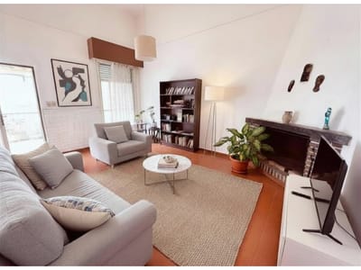 2271/2/p casa 2 dorm + altillo buceo cochera  jardin