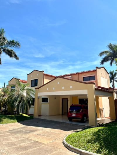 CASA EN VENTA · CONDOMINIO BOULEVARD CONFEDERACIÓN - LUQUE