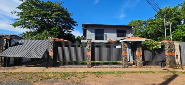 EN VENTA – AMPLIA CASA CON QUINCHO EN VILLA ELISA ZONA DIEFER