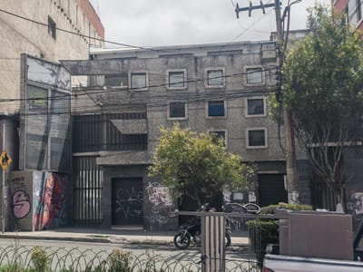 VENTA EDIFICIO, AV ISMAEL MONTES, ZONA CENTRO, LA PAZ