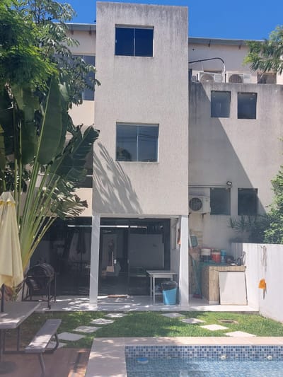 EN VENTA  TRIPLEX DE 3 DORM BO CERRADO PARQUES DE MBARACAJU