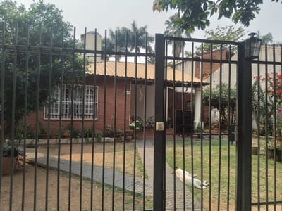 VENDO CASA DE 3 DORMITORIOS EN FERNANDO DE LA MORA