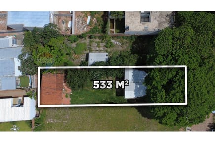 EN VENTA TERRENO DE 533 M² CON TINGLADO, ZONA COLEGIO SEK - LAMBARÉ