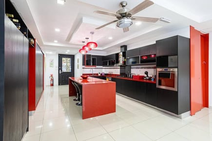 En venta amplia Residencia- Lambare 