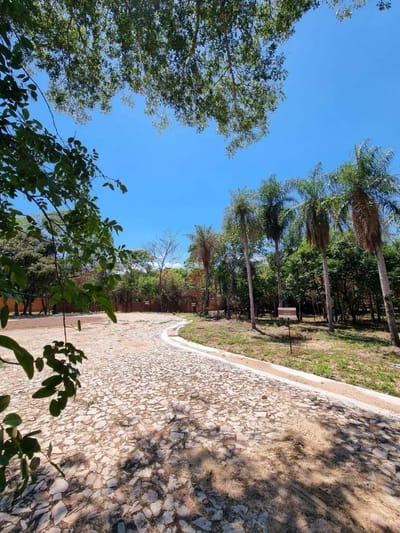 Terreno Exclusivo en Condominio Piedras Blancas, San Bernardino - A Minutos del Club Náutico y Av. Guillermo Naumann.