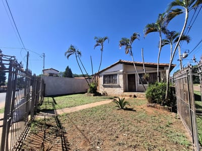 En Venta, Casa En Esquina En Villa Industrial San Lorenzo