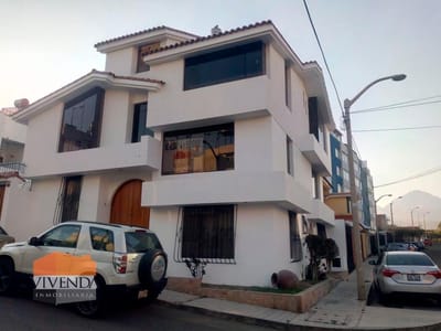Bajamos El Precio! Vendo Amplia Casa Ideal Instituto, Clínica, Vivienda Empresas, Etc.