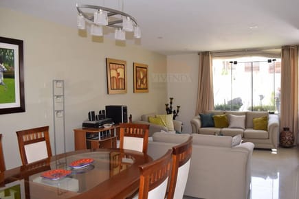 Hermosa Casa en Urb. Privada de Cayma