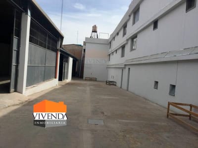 Amplio Almacén de Material Noble 1,200 m² en Paucarpata