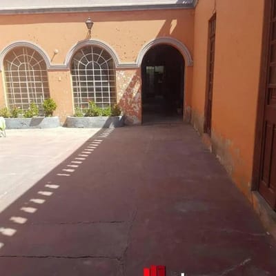 VENDO CASA  EN CALLE MELGAR CERCADO