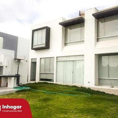VENDO ATRACTIVA CASA EN ZONA EXCLUSIVA - CERRO COLORADO