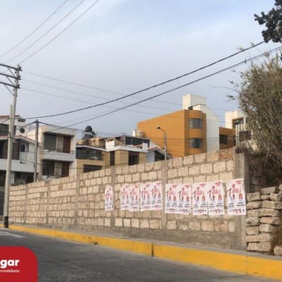 SE VENDE AMPLIO TERRENO CERCA A LA PLAZA DE CAYMA