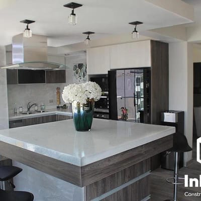 VENTA DE HERMOSO Y LUJOSO DUPLEX EN CAYMA, CON PISCINA, JACUZZI Y TERRAZA