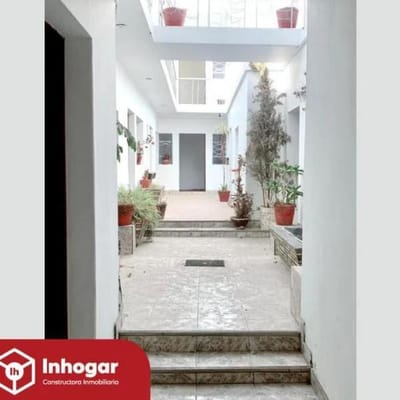 VENTA DE AMPLIA CASONA SEMI REMODELADA PARA NEGOCIO EN EL CENTRO DE AREQUIPA