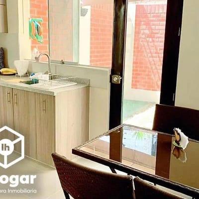 VENTA HERMOSA CASA DE 3 PISOS EN URB PRIVADA PROXIMA A LOS ANGELES DE CAYMA