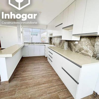 VENTA DE HERMOSO Y LUMINOSO DUPLEX EN UMACOLLO