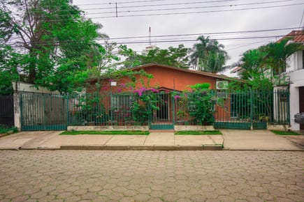 CASA EN VENTA ZONA CHARCAS