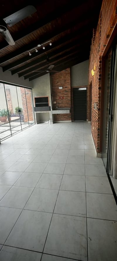 Alquilo casa de 4 dormitorios en Villa Aurelia 