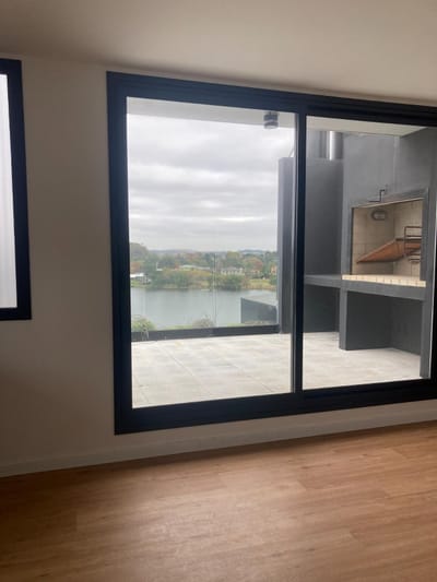 Venta Penthouse 2 Dormitorios En Av De Las Americas  Con Vista Al Lago
