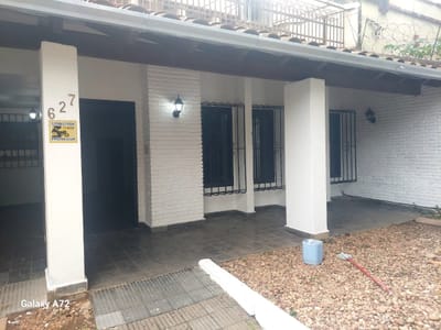 ALQUILO AMPLIA CASA PARA VIVIENDA U OFICINA EN BARRIO JARA