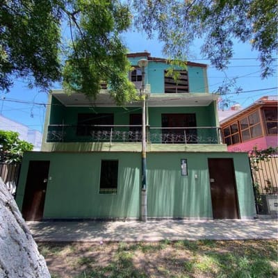 VENTA CASA EN SALAMANCA DE MONTERRICO FRENTE A PARQUE S