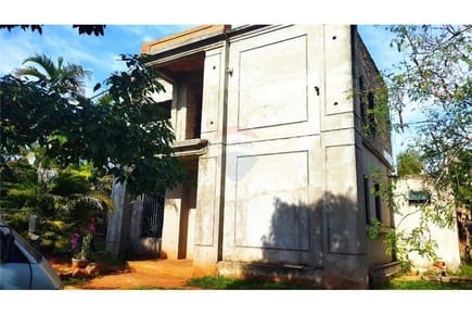 Casa a terminar en Capiata con 2 terrenos