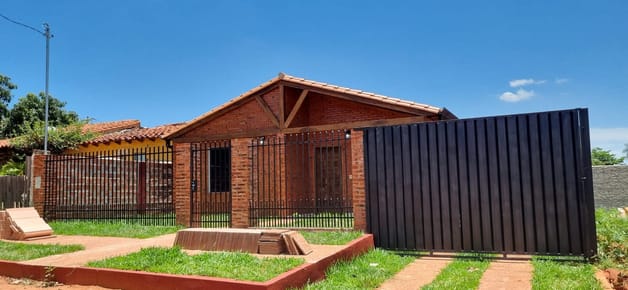 En venta Casa en B°San Carlos, Ñemby