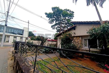 VENDO CASA A REFACCIONAR EN VILLA AURELIA EN ESQUINA
