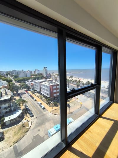 Venta Apartamento 1 Dormitorio al Frente con Vista al Mar en Malvín