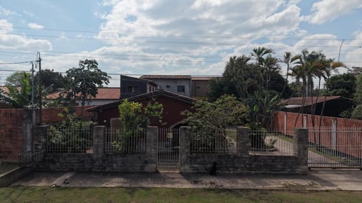 VENDO CASA CON AMPLIO PATIO M.R.A.