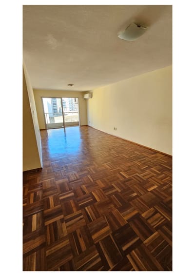 Venta de apartamento en Pocitos – 4 dormitorios, 3 baños, garaje doble y box