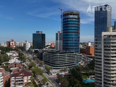 Apartamento En Venta De 2 Dormitorios En Increíble Zona De Buceo.
