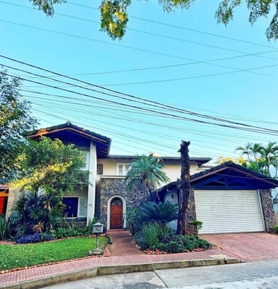 Vendo Hermosa Casa de 3 dormitorios en suite a minutos del Asa. En zona exclusiva tipo Condominio