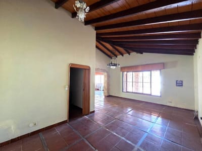 EN ALQUILER - AMPLIA CASA EN FERNANDO DE LA MORA ZONA NORTE