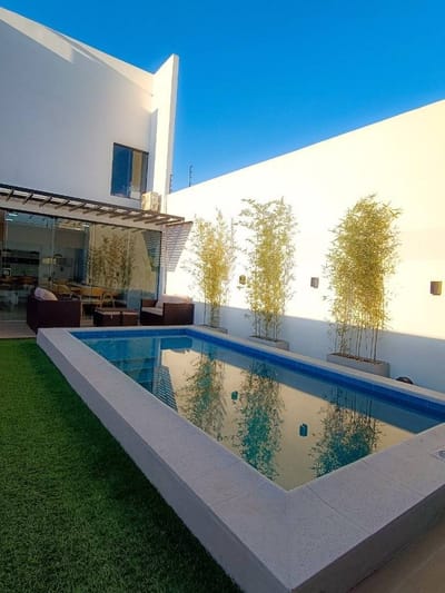 VENDO CASA DÚPLEX EN LUQUE AMOBLADO Y EQUIPADO