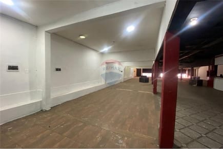 Alquilo amplio Salon comercial