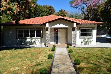 VENDO HERMOSA Y LUJOSA CASA EN SAN BERNARDINO A PASOS DE LA RUTA ALTOS - SAMBER